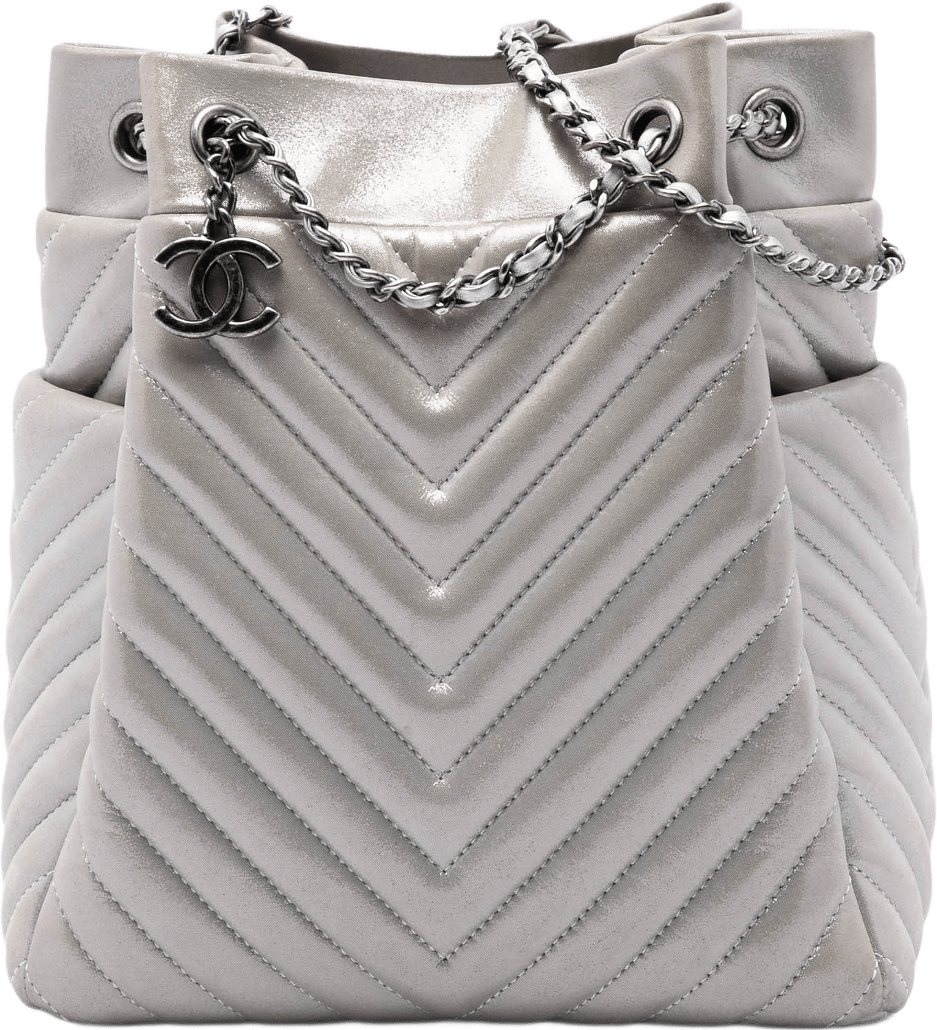 Chanel Small Chevron Iridescent Calfskin Urban Spirit Bucket Bag, från Luxclusif, i färgen silver.