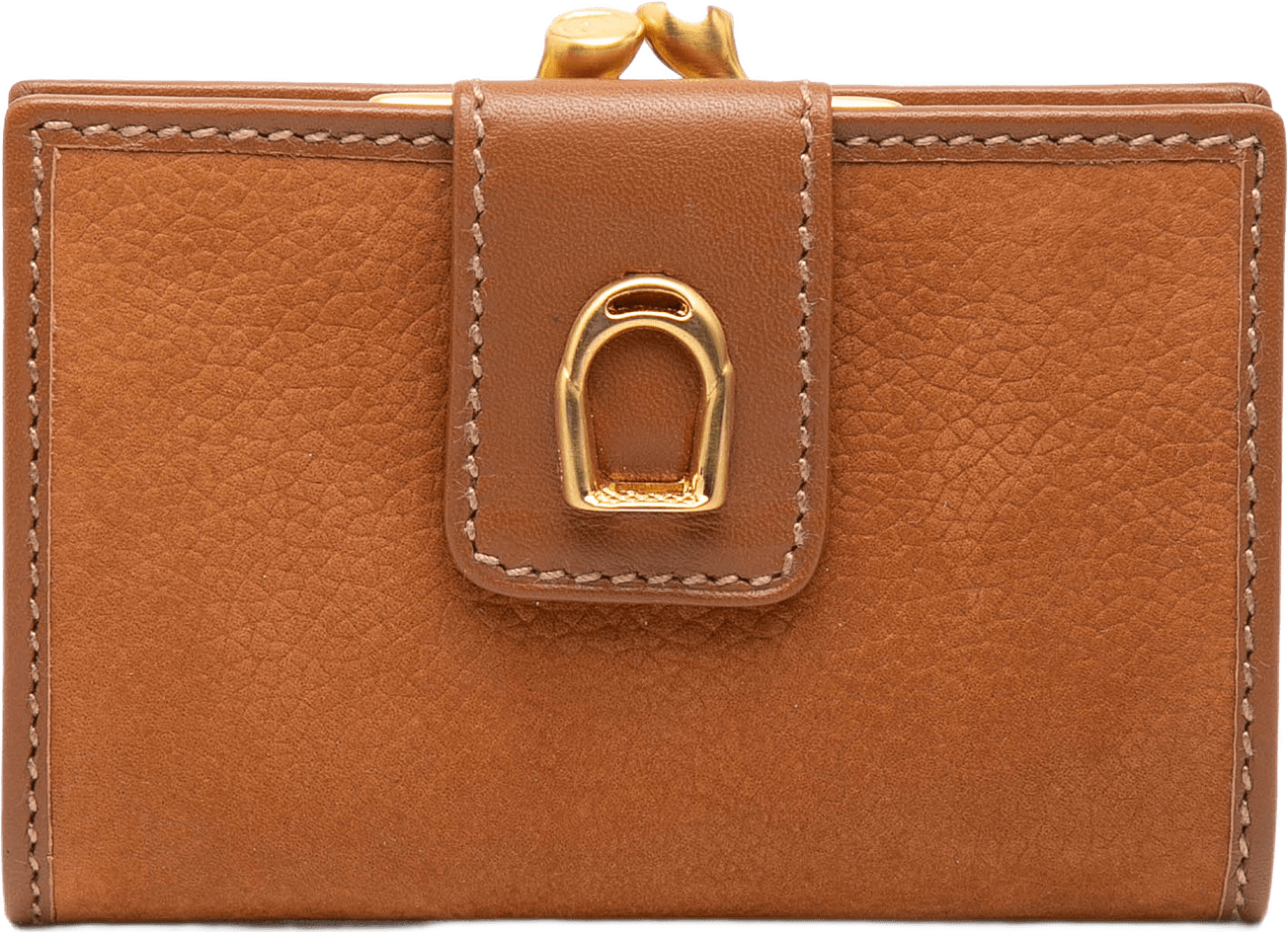 Gucci Nubuck Stirrup Kisslock Wallet, från Luxclusif, i färgen brun.