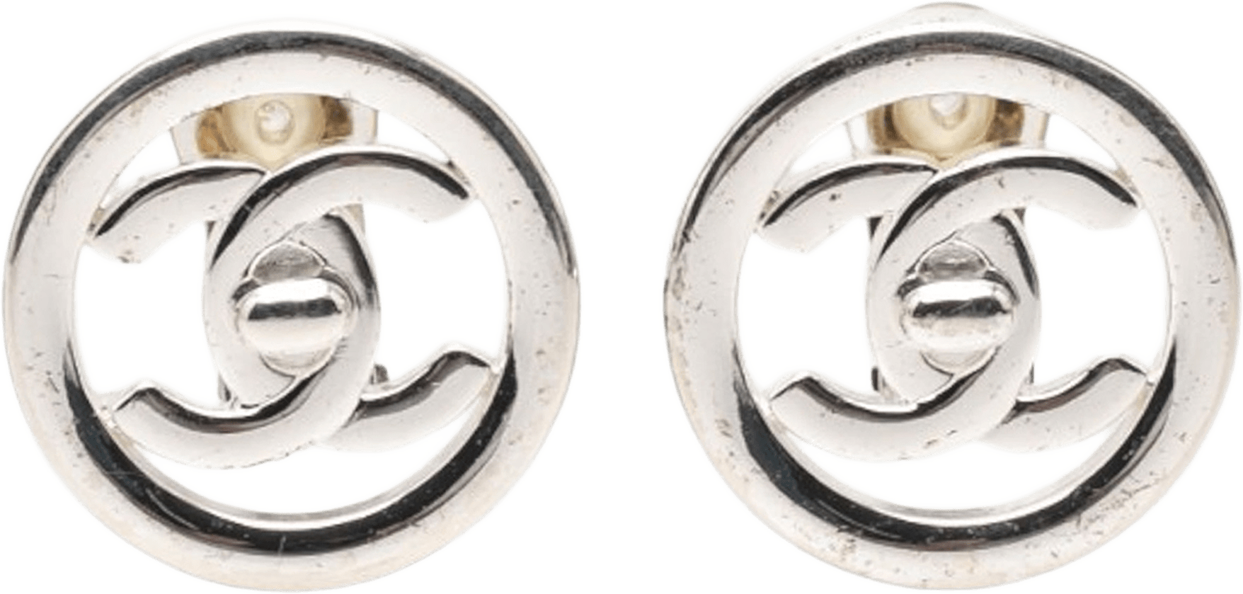 Chanel Cc Brass Turnlock Round Clip On Earrings, från Luxclusif, i färgen silver.