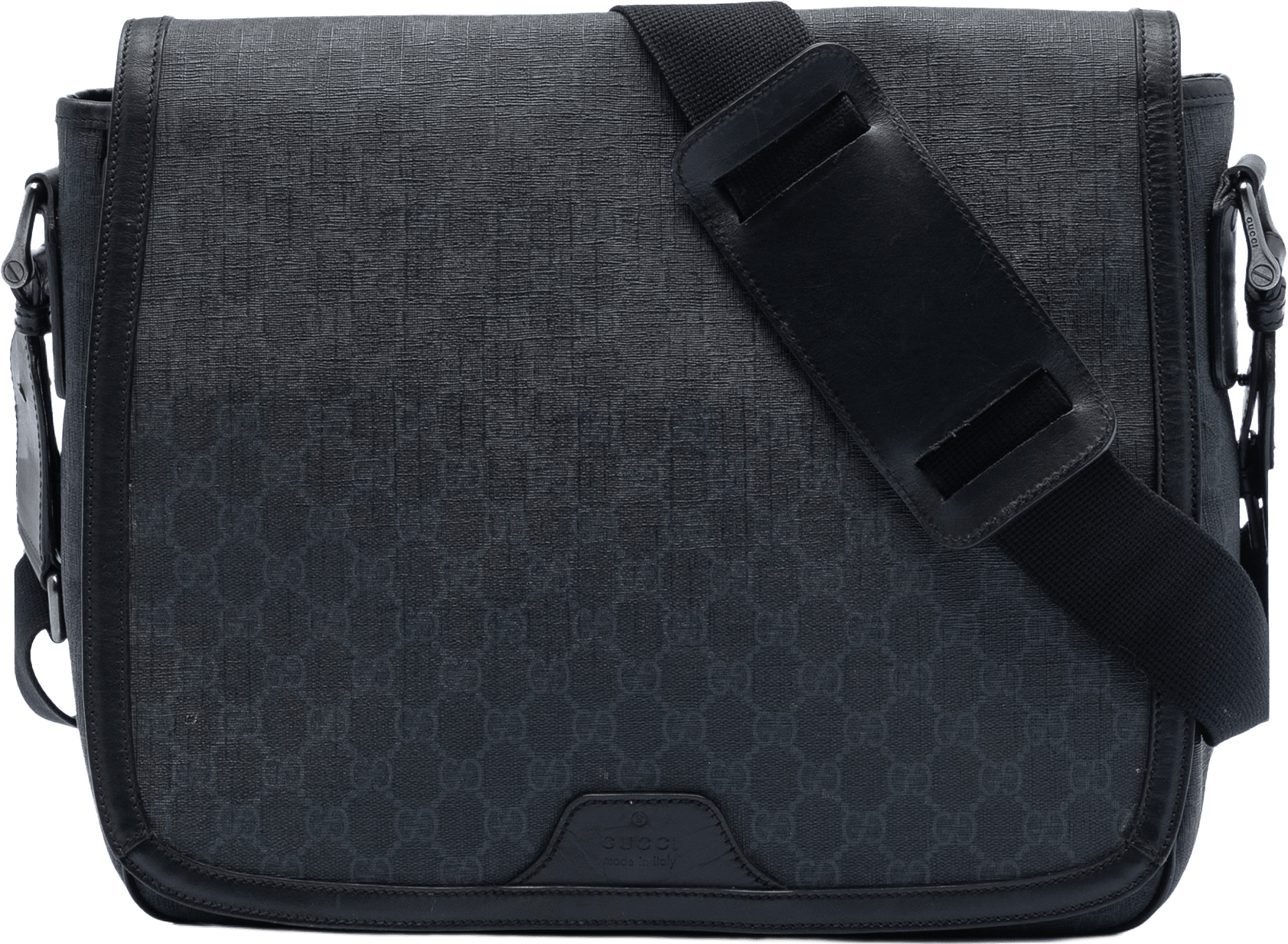 Gucci Gg Supreme Messenger Bag, från Luxclusif, i färgen black.