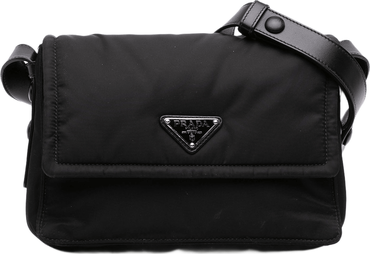 Prada Small Re Nylon Padded Traveller Crossbody, från Luxclusif, i färgen svart.