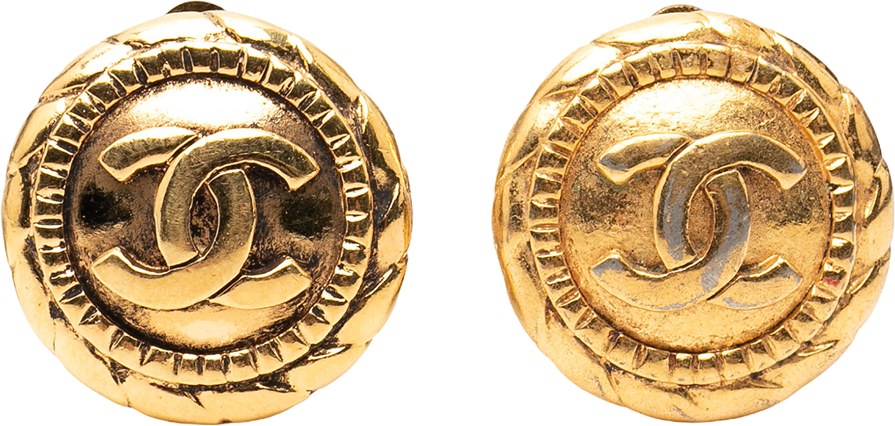 Chanel Gold Plated Cc Round Clip On Earrings, från Luxclusif, i färgen gold.