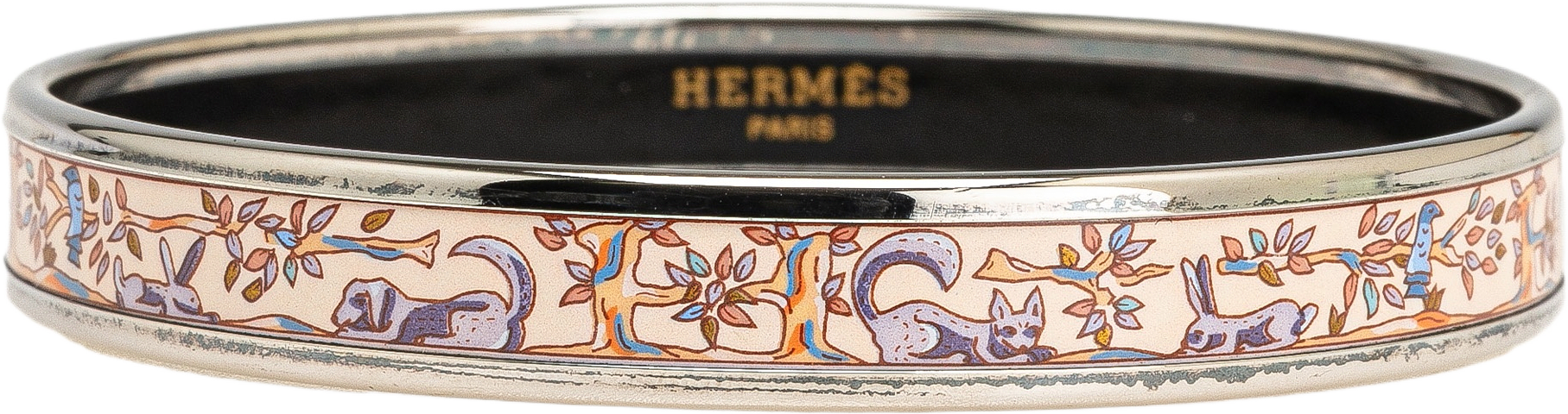 Hermès Narrow Forest Animals Enamel Bangle 62, från Luxclusif, i färgen beige.