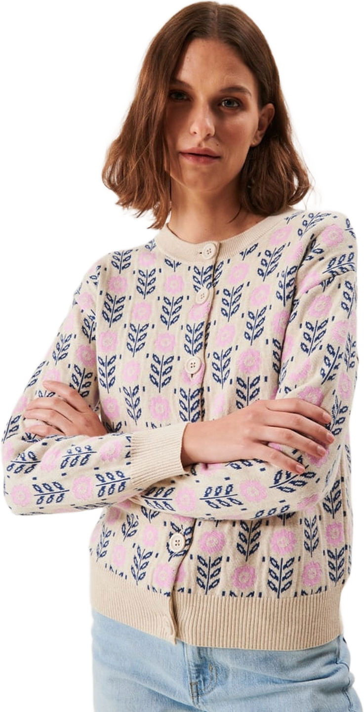 Alfrida Cardigan, från Jumperfabriken, i färgen beige.