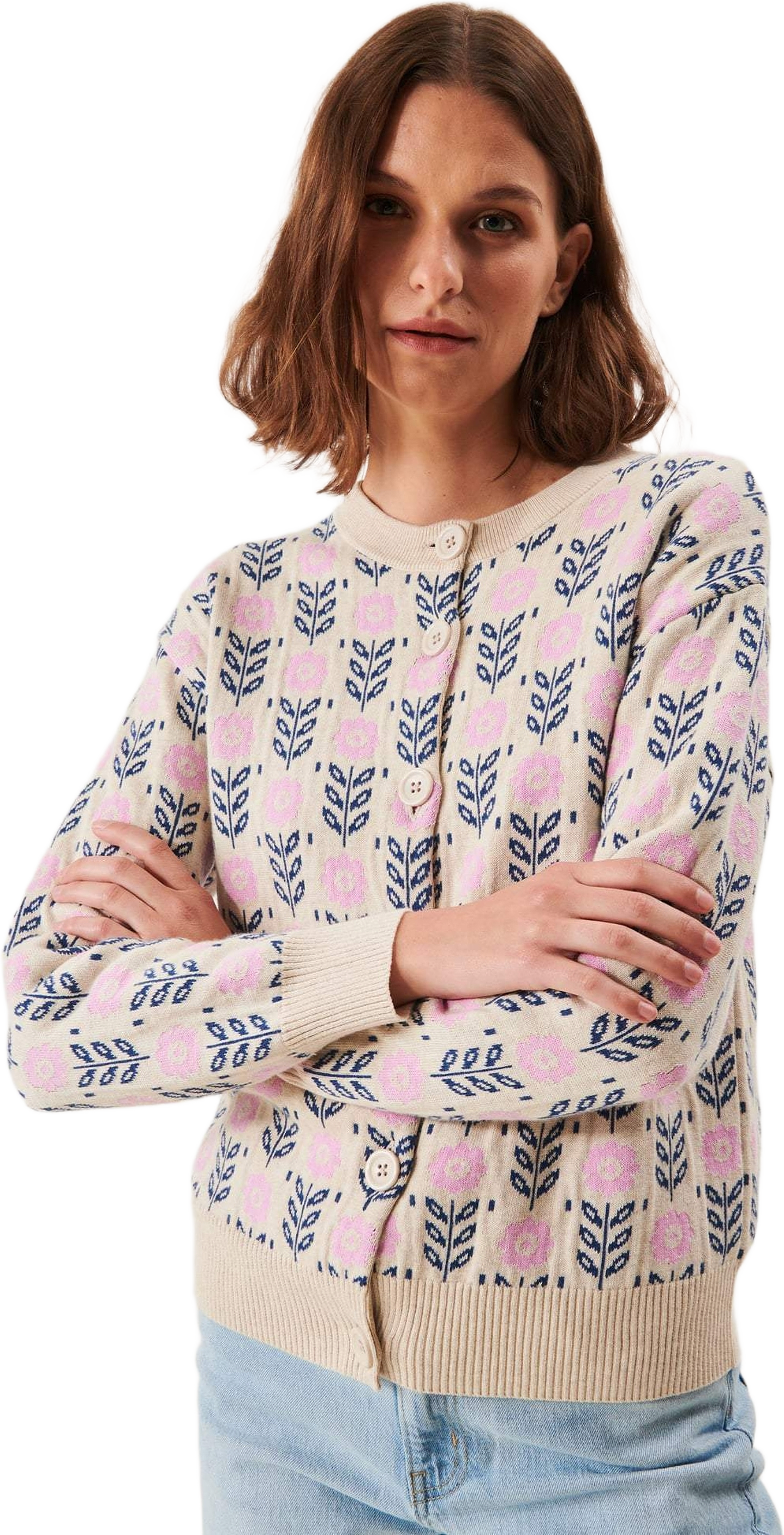 Alfrida Cardigan, från Jumperfabriken, i färgen beige.