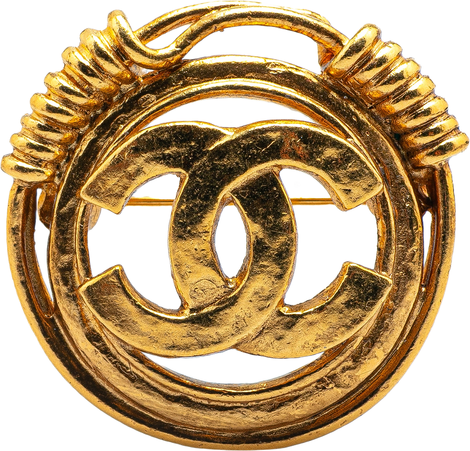 Chanel Gold Plated Cc Brooch, från Luxclusif, i färgen gold.