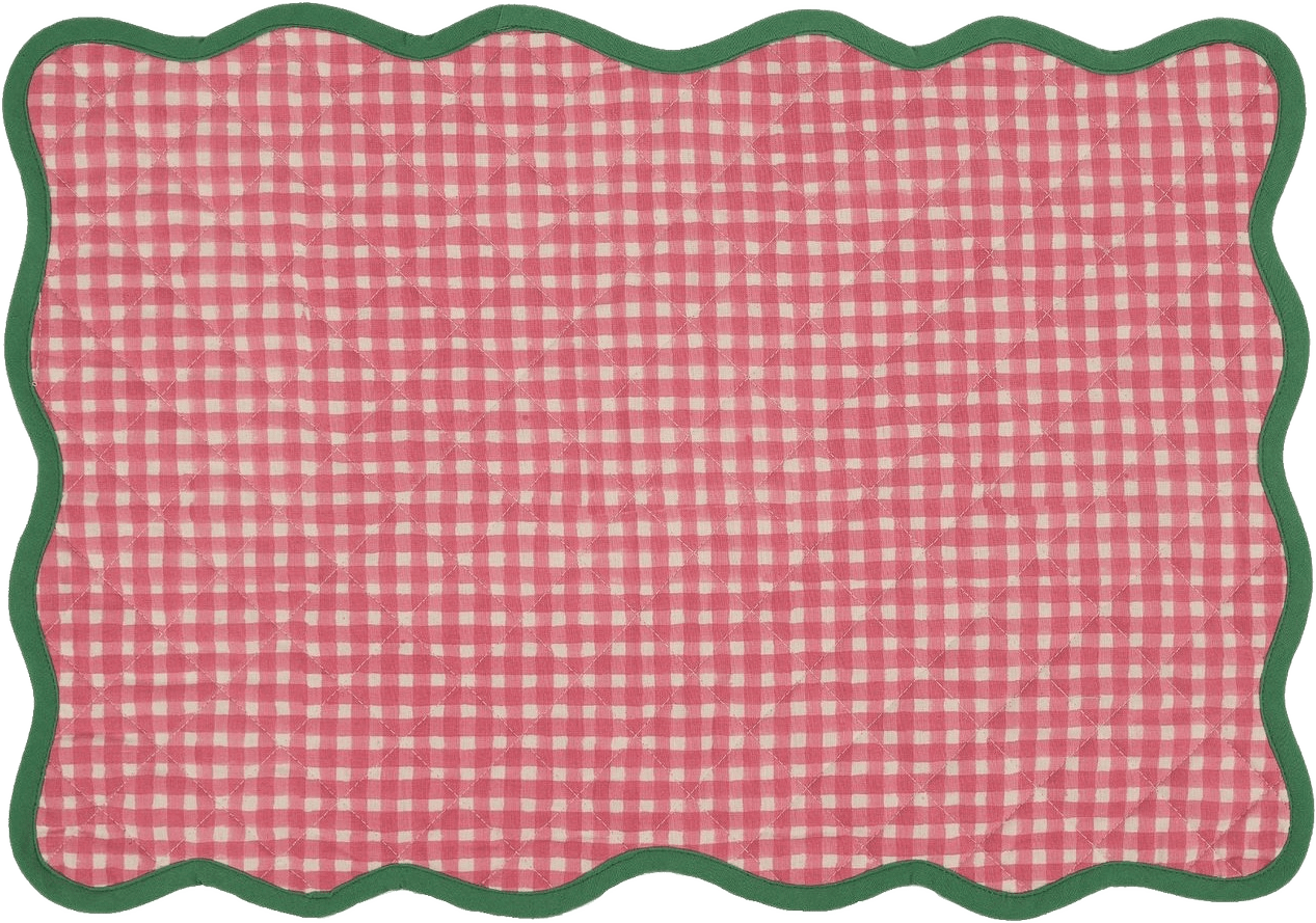 Scallop Quiltad Bordstablett - 33x48 Cm, från Pick A Poppy, i färgen dark pink.