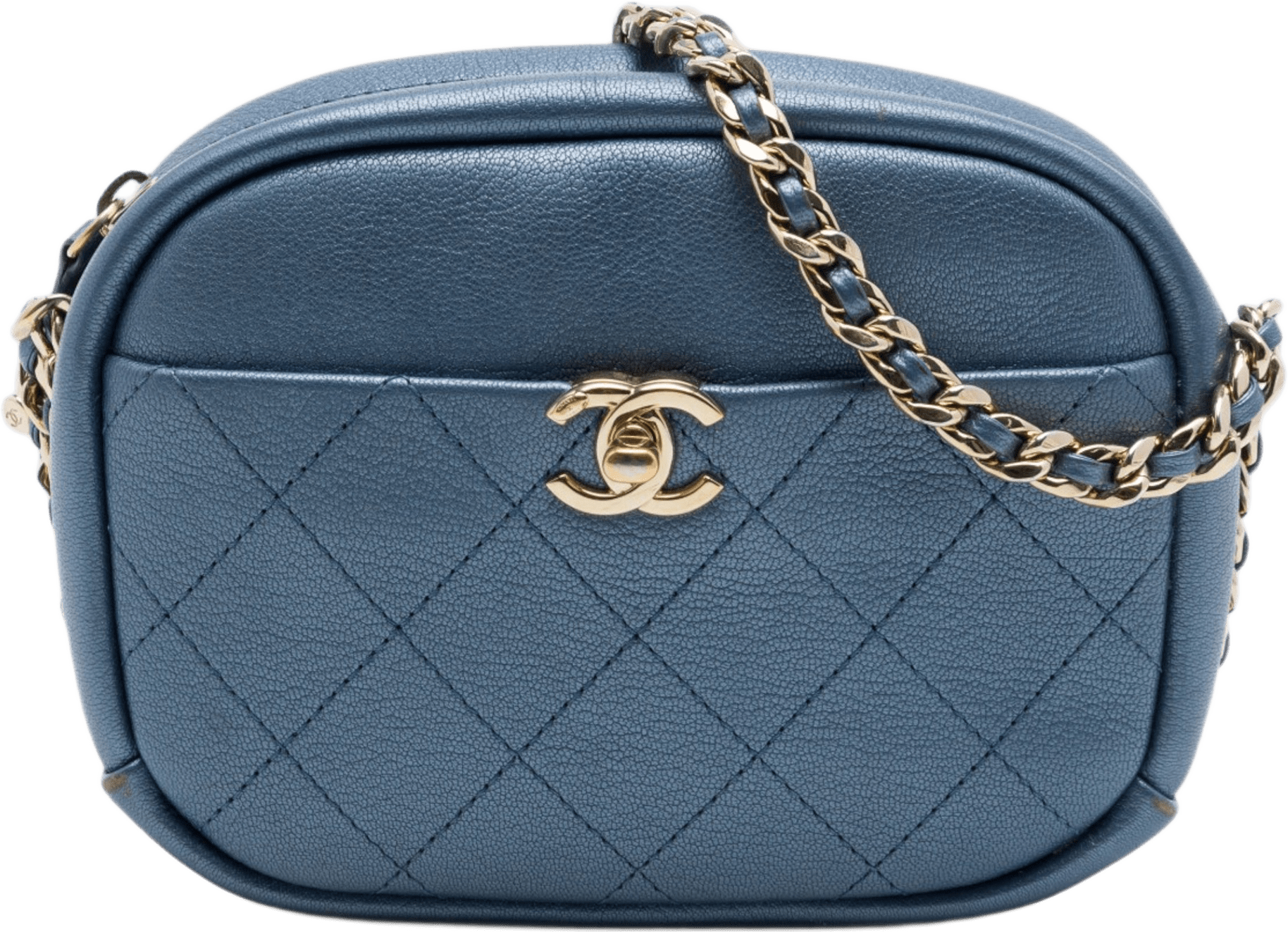 Chanel Small Quilted Metallic Goatskin Casual Trip Camera Bag, från Luxclusif, i färgen blå.