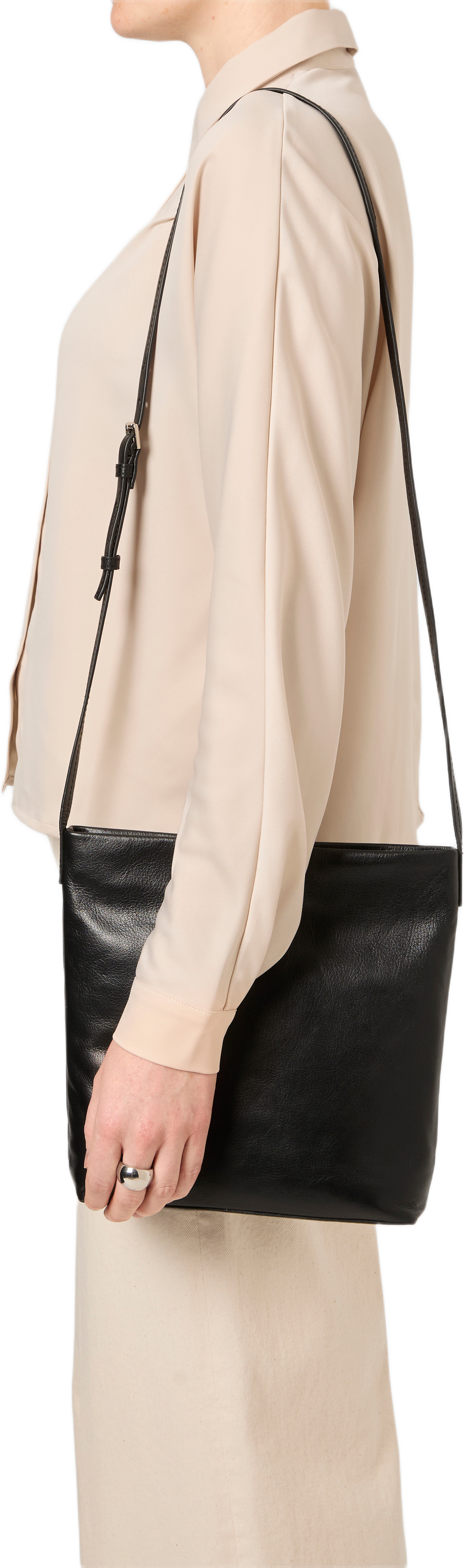 Axelremsväska i skinn NILE, från Wera, i färgen Black.