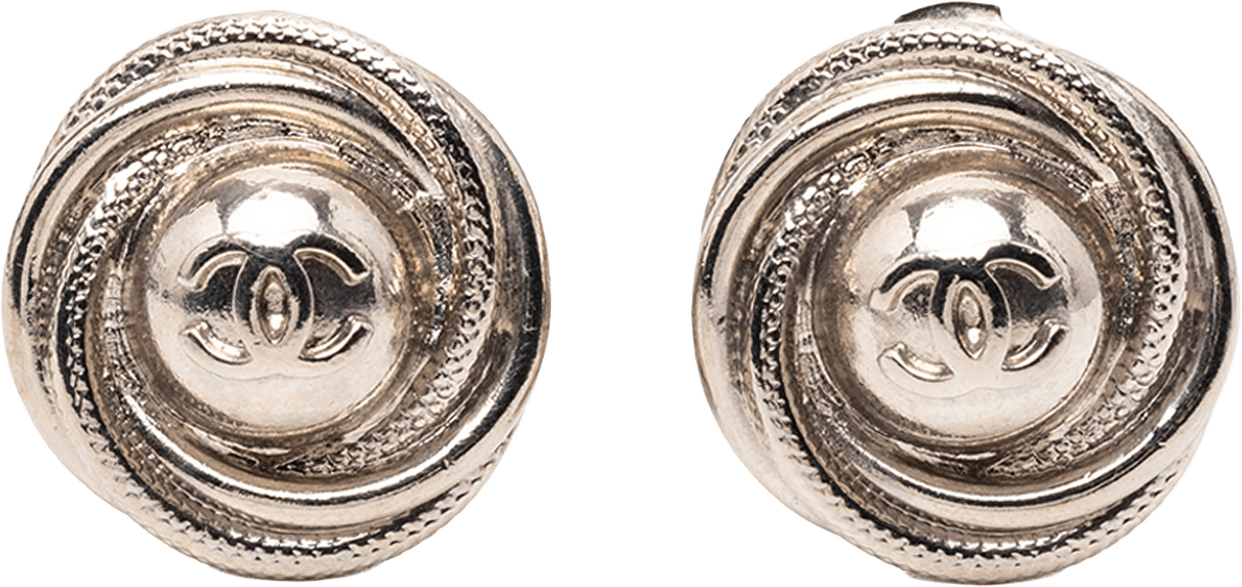 Chanel Cc Silver Plated Round Clip On Earrings, från Luxclusif, i färgen silver.