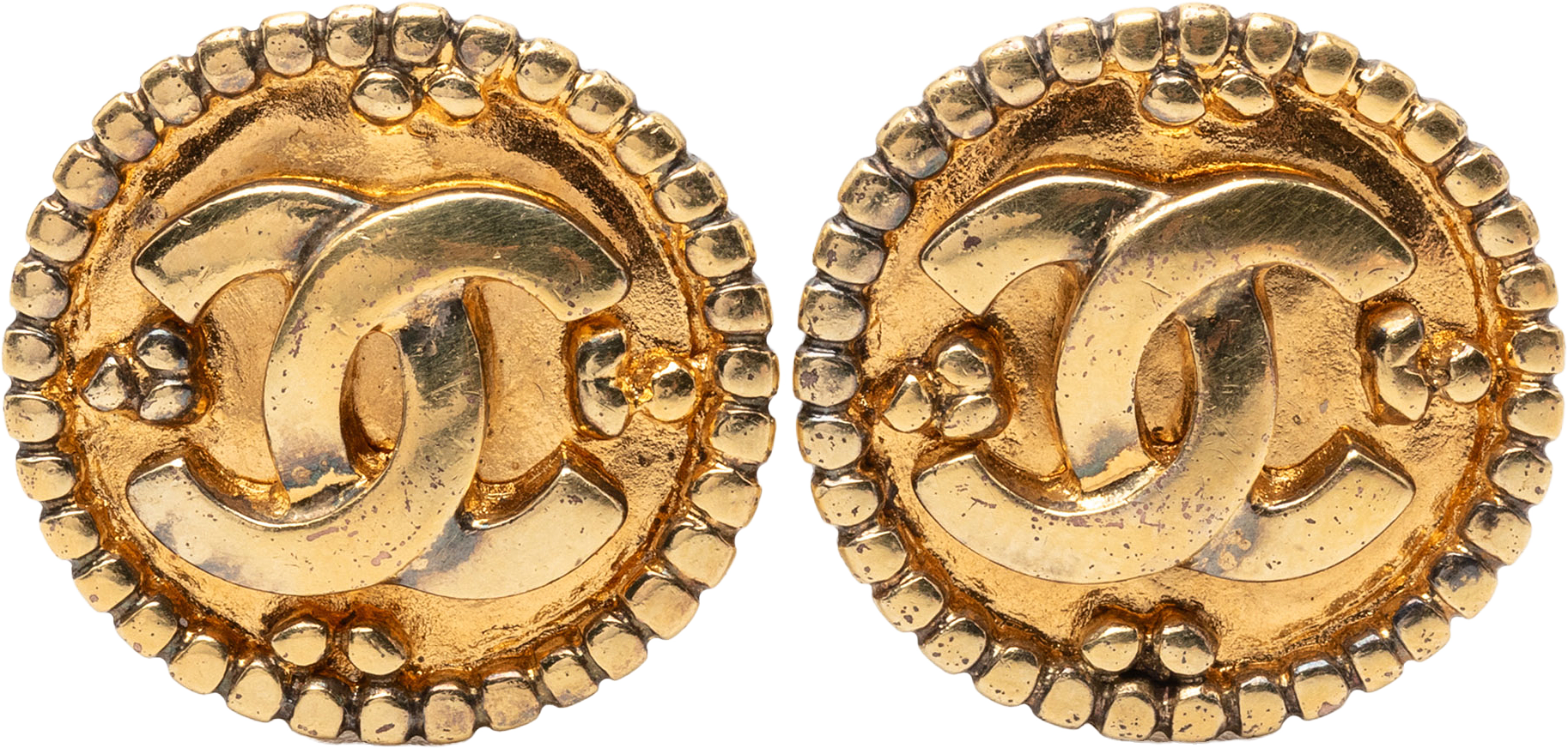 Chanel Cc Gold Plated Round Clip On Earrings, från Luxclusif, i färgen gold.