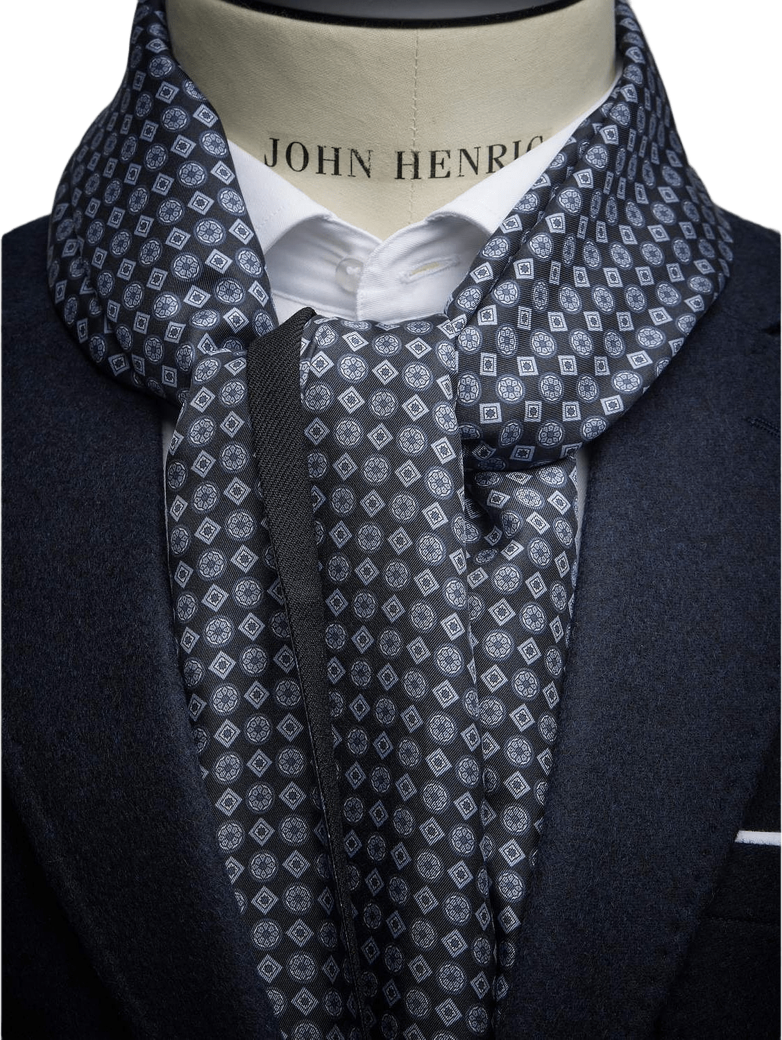 Wool & Silk Scarf, från John Henric, i färgen black.