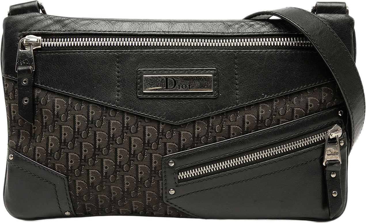 Dior Diorissimo Trotter Canvas Street Chic Shoulder Bag, från Luxclusif, i färgen svart.