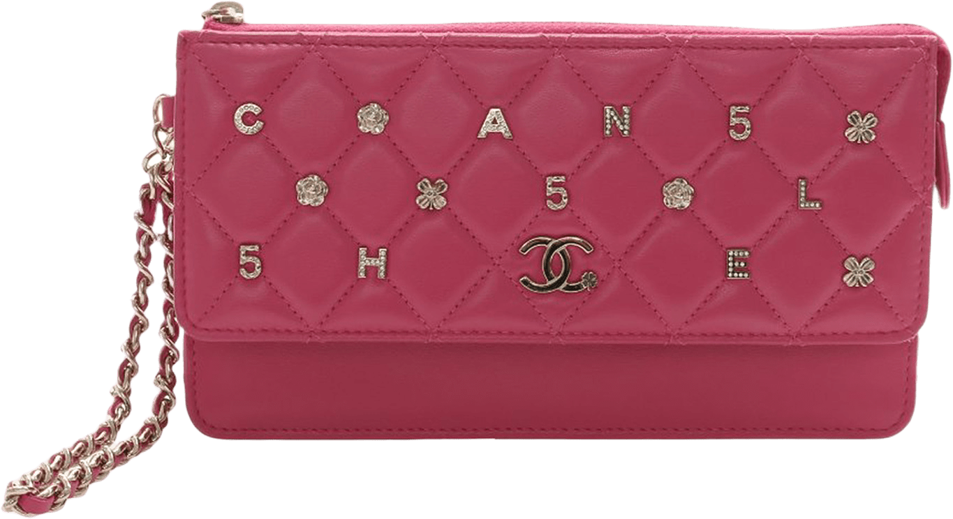 Chanel Quilted Lambskin All About Chanel Clutch On Chain, från Luxclusif, i färgen dark pink.