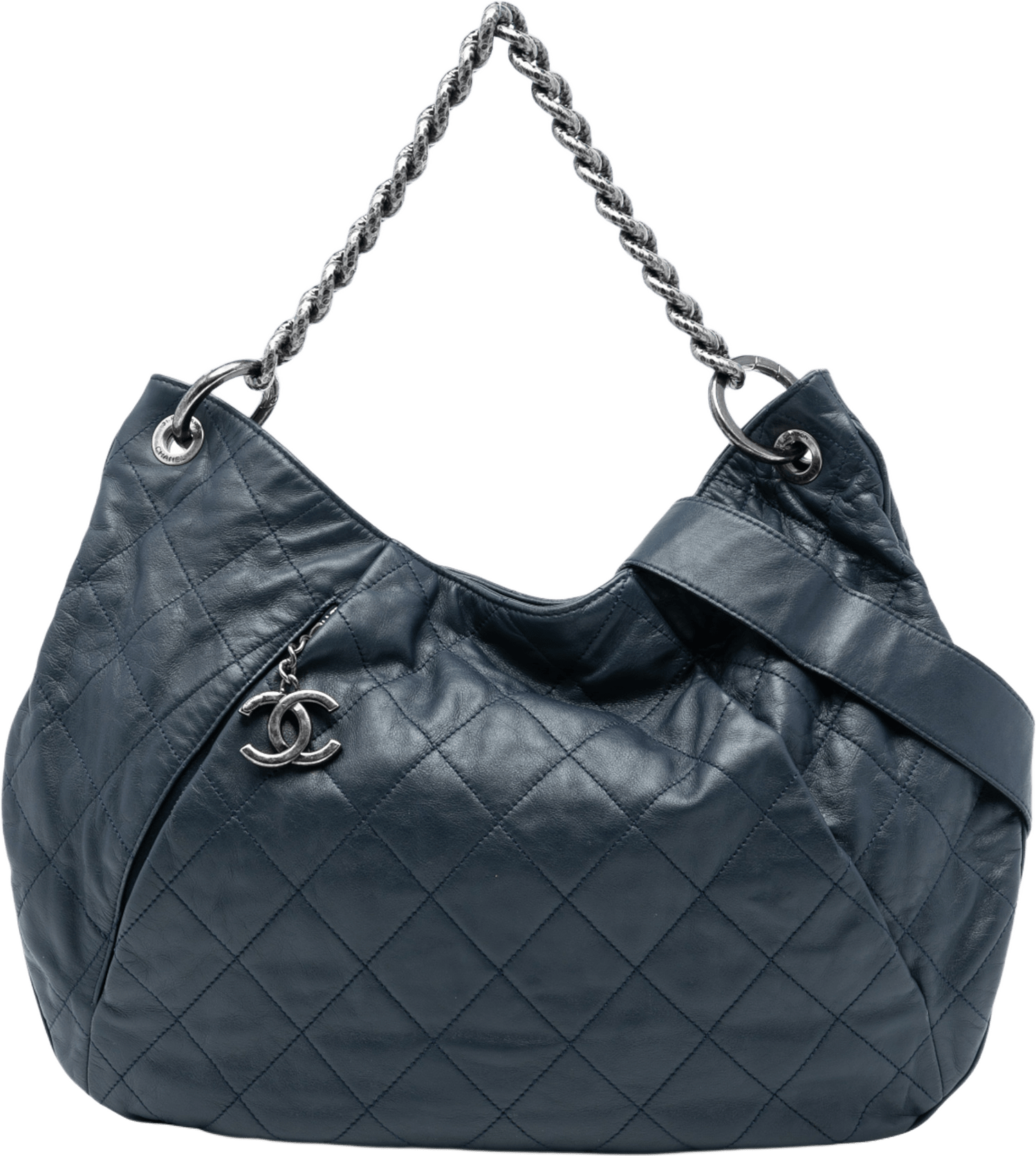 Chanel Quilted Calfskin Coco Pleats Hobo, från Luxclusif, i färgen dark blue.