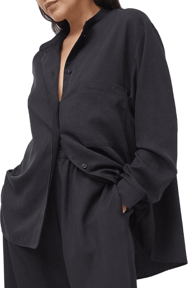 Airy Shirt, från A Part Of The Art, i färgen Black.