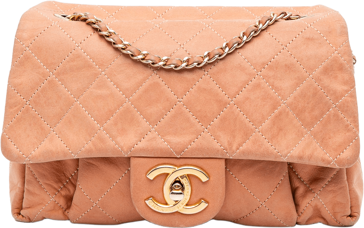 Chanel Small Aged Calfskin Chic Quilt Flap, från Luxclusif, i färgen peach.