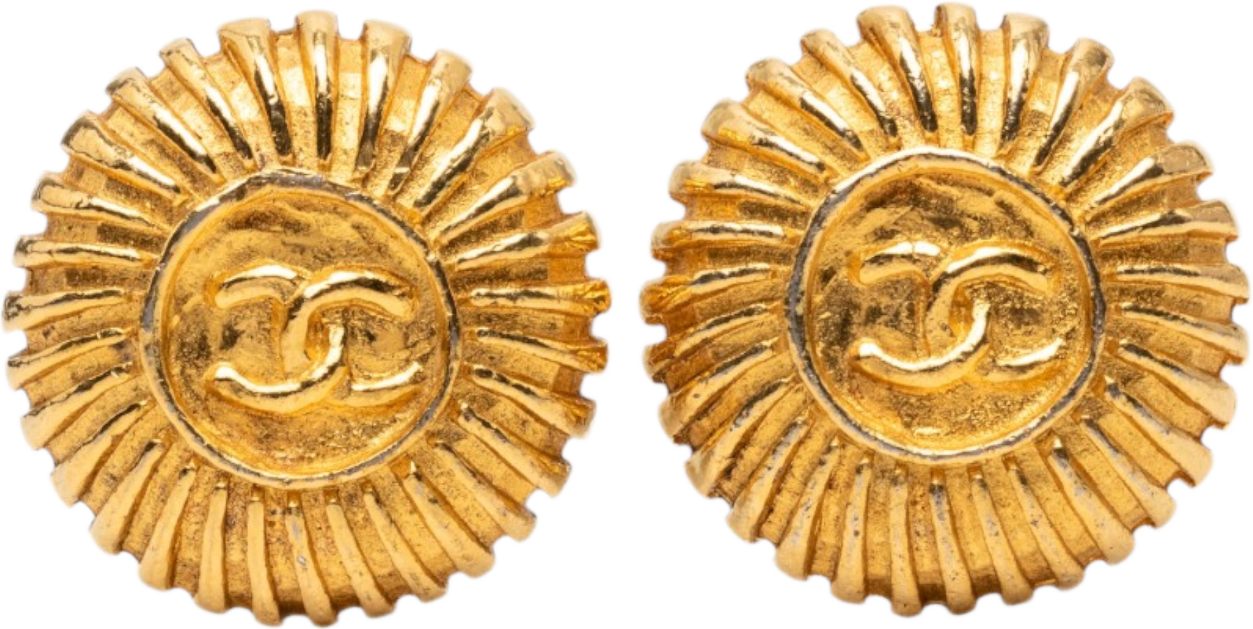 Chanel Cc Gold Plated Sunburst Round Clip On Earrings, från Luxclusif, i färgen guld.