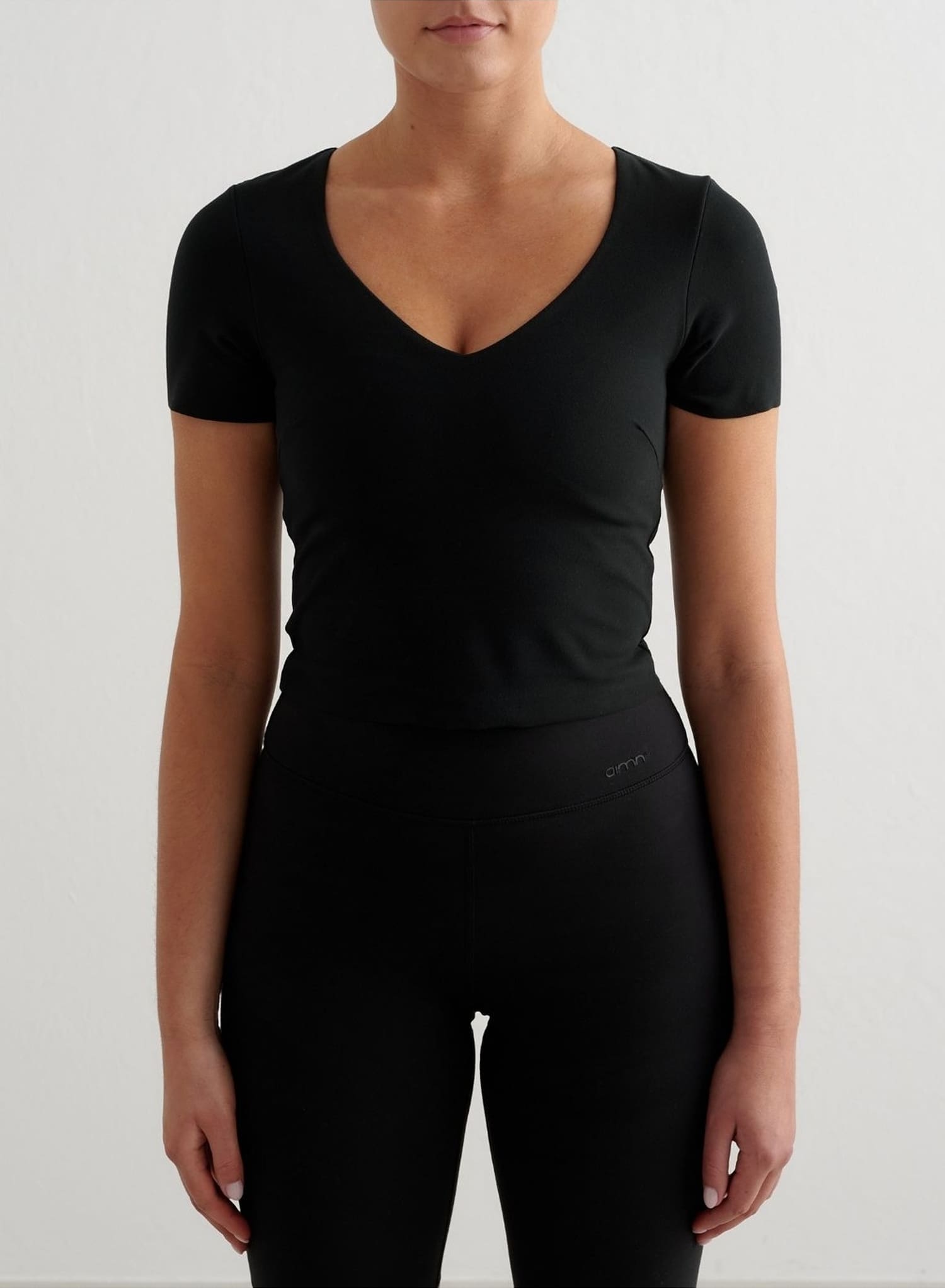 Sense Short Sleeve Bralette, från aim'n, i färgen black.