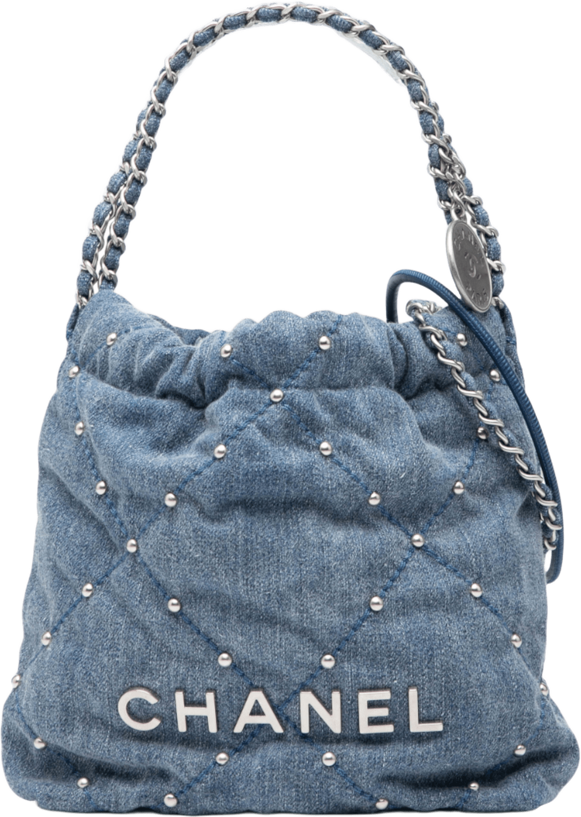 Chanel Mini Denim Studded 22 Handbag, från Luxclusif, i färgen denim.