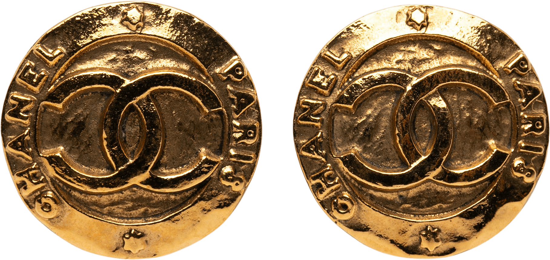 Chanel Gold Plated Cc Round Clip On Earrings, från Luxclusif, i färgen gold.