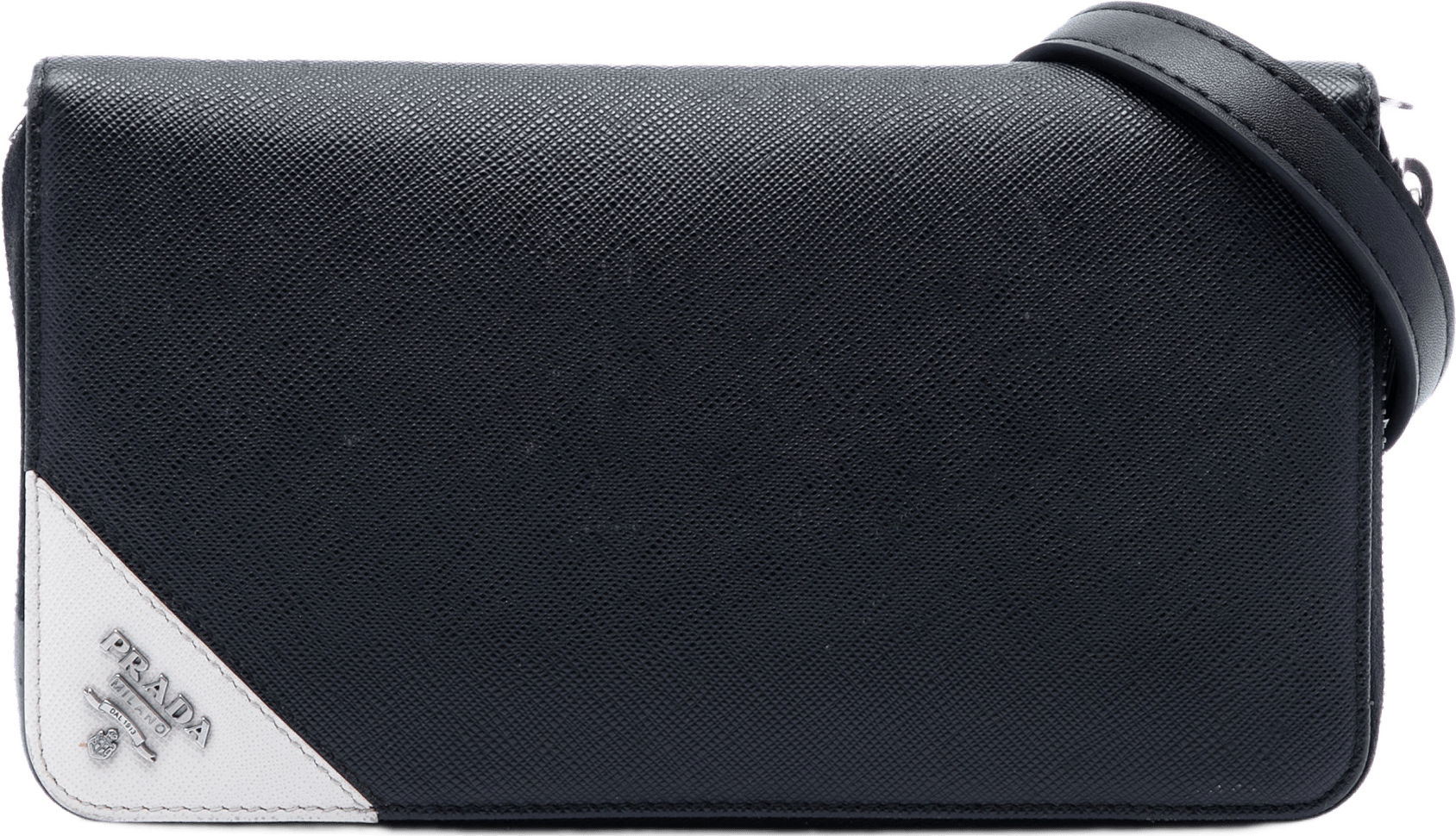 Prada Saffiano Wallet On Strap, från Luxclusif, i färgen svart.