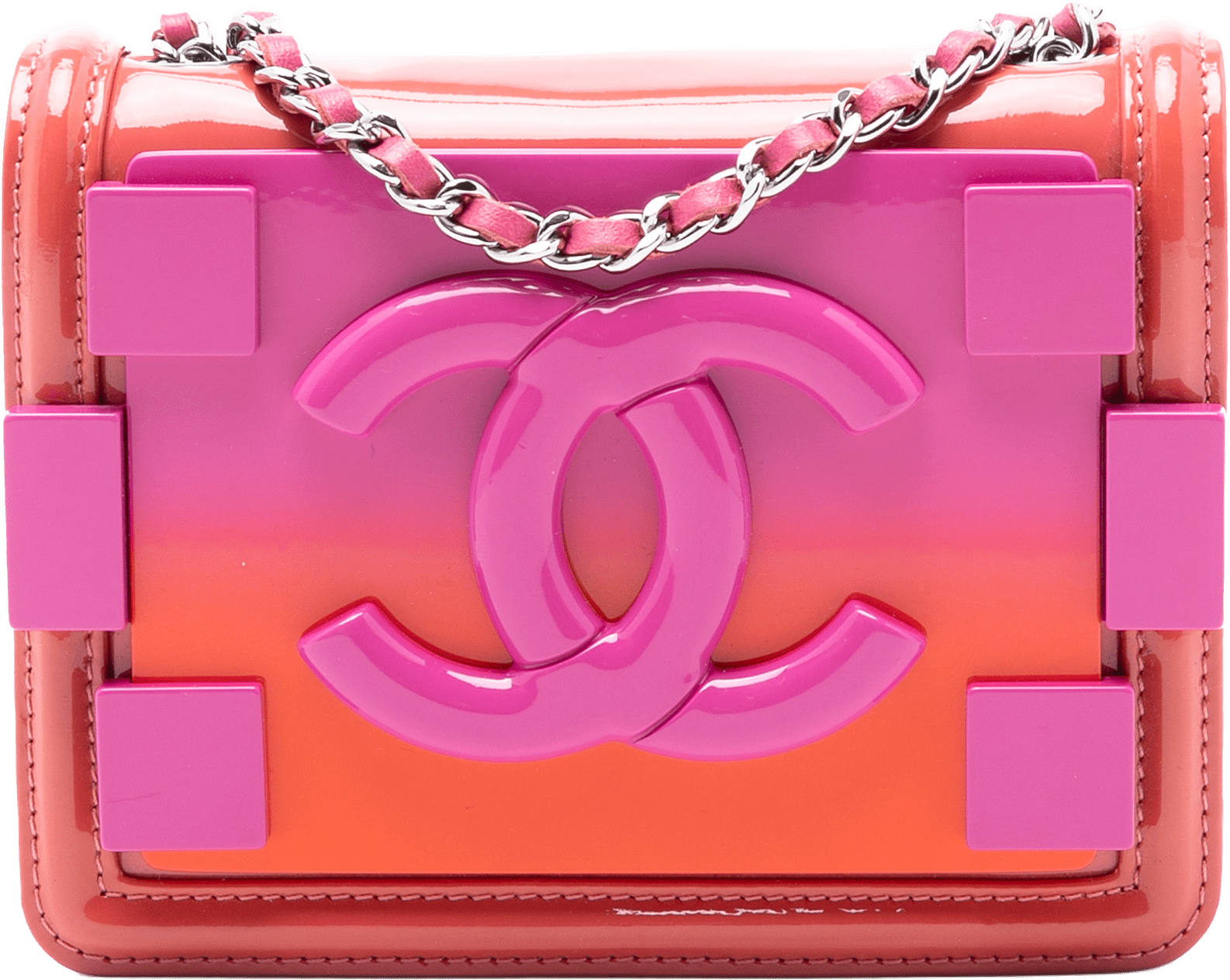 Chanel Mini Ombre Acrylic And Patent Boy Brick Flap, från Luxclusif, i färgen blush.