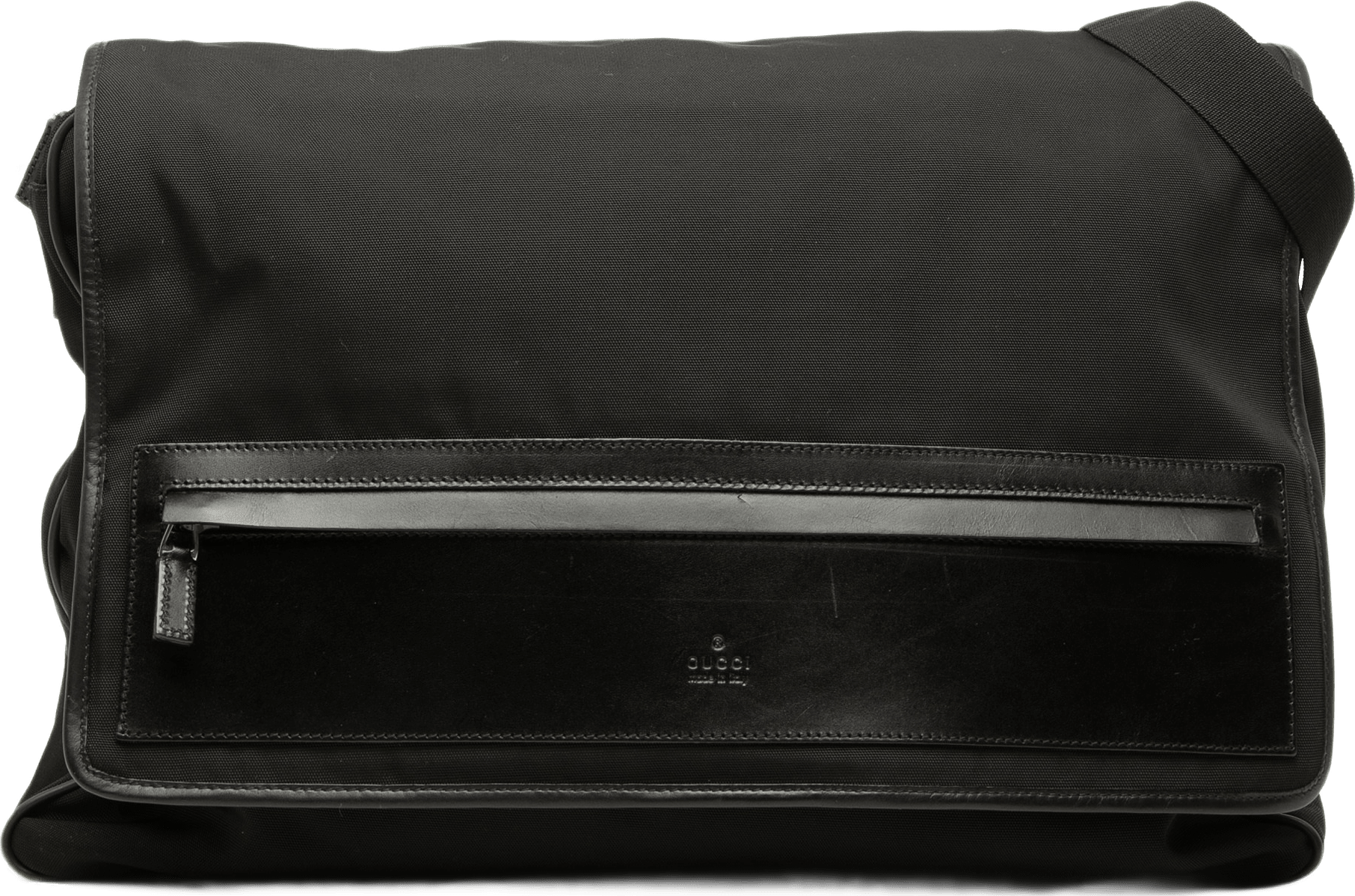 Gucci Nylon Messenger Bag, från Luxclusif, i färgen svart.