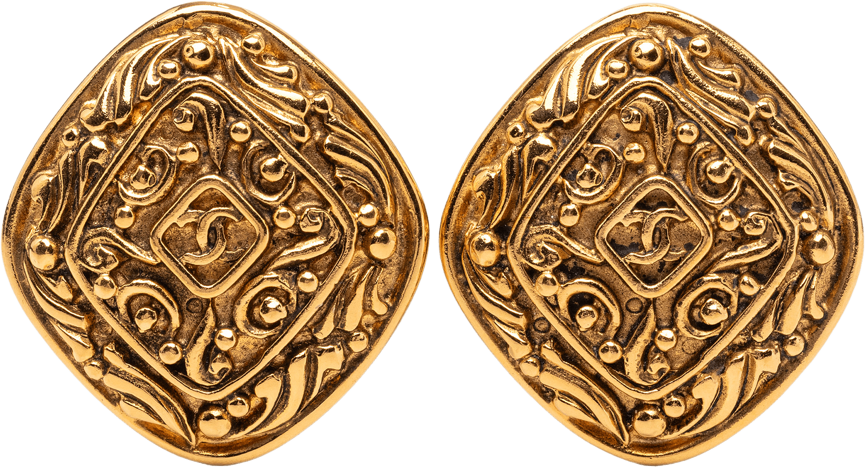 Chanel Cc Gold Plated Diamond Clip On Earrings, från Luxclusif, i färgen gold.
