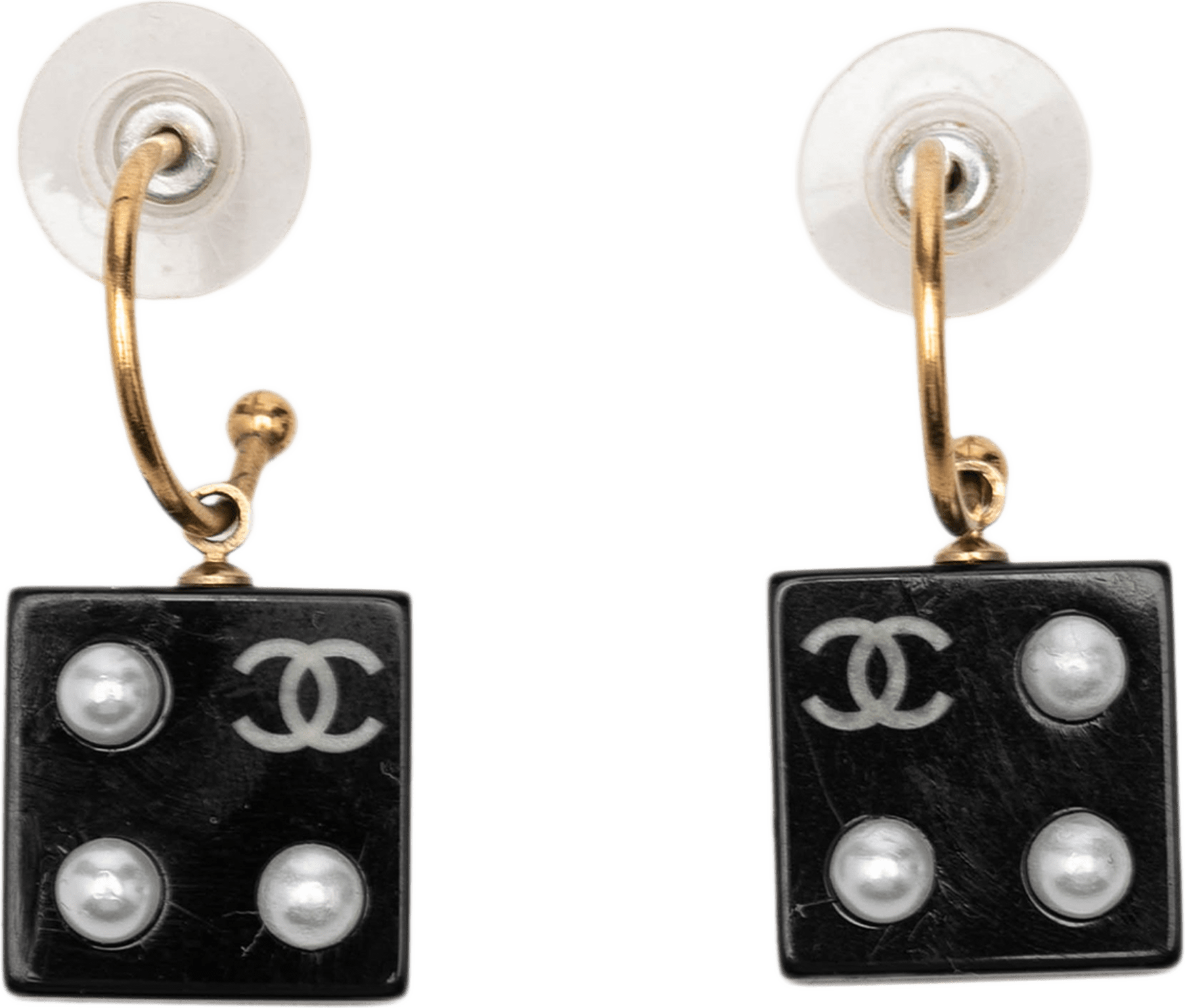 Chanel Cc Gold Plated Resin And Faux Pearl Dice Drop Push Back Earrings, från Luxclusif, i färgen black.