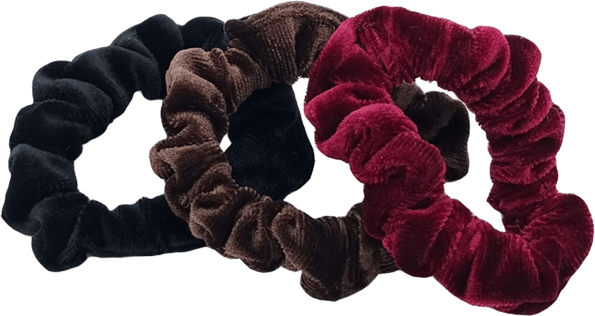 3-pack Mini Sammets-scrunchies, från Complement, i färgen wine.