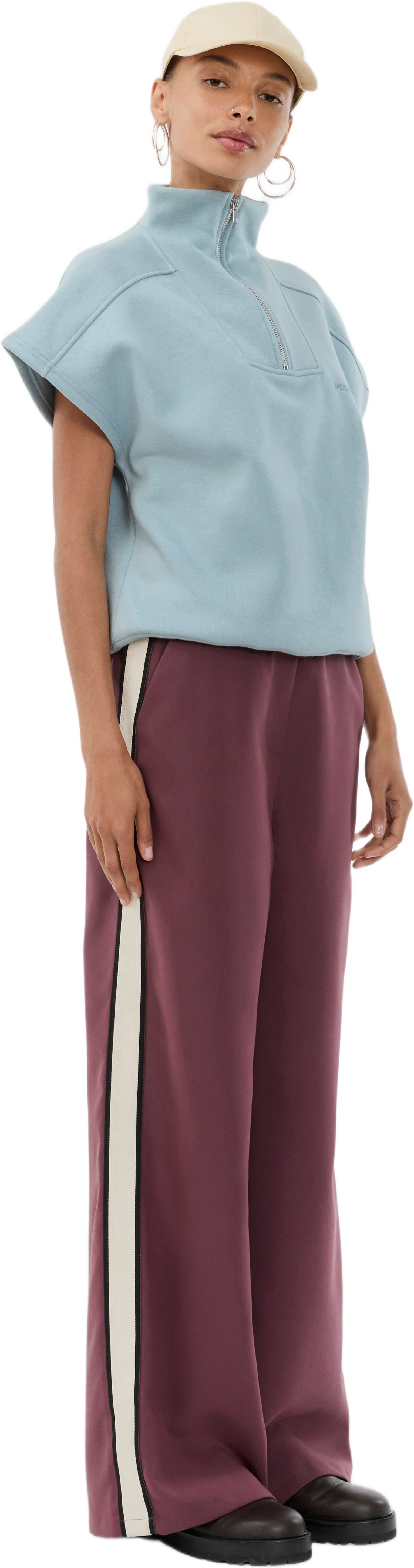 Vildarmd Pants, från Modström, i färgen wineberry.