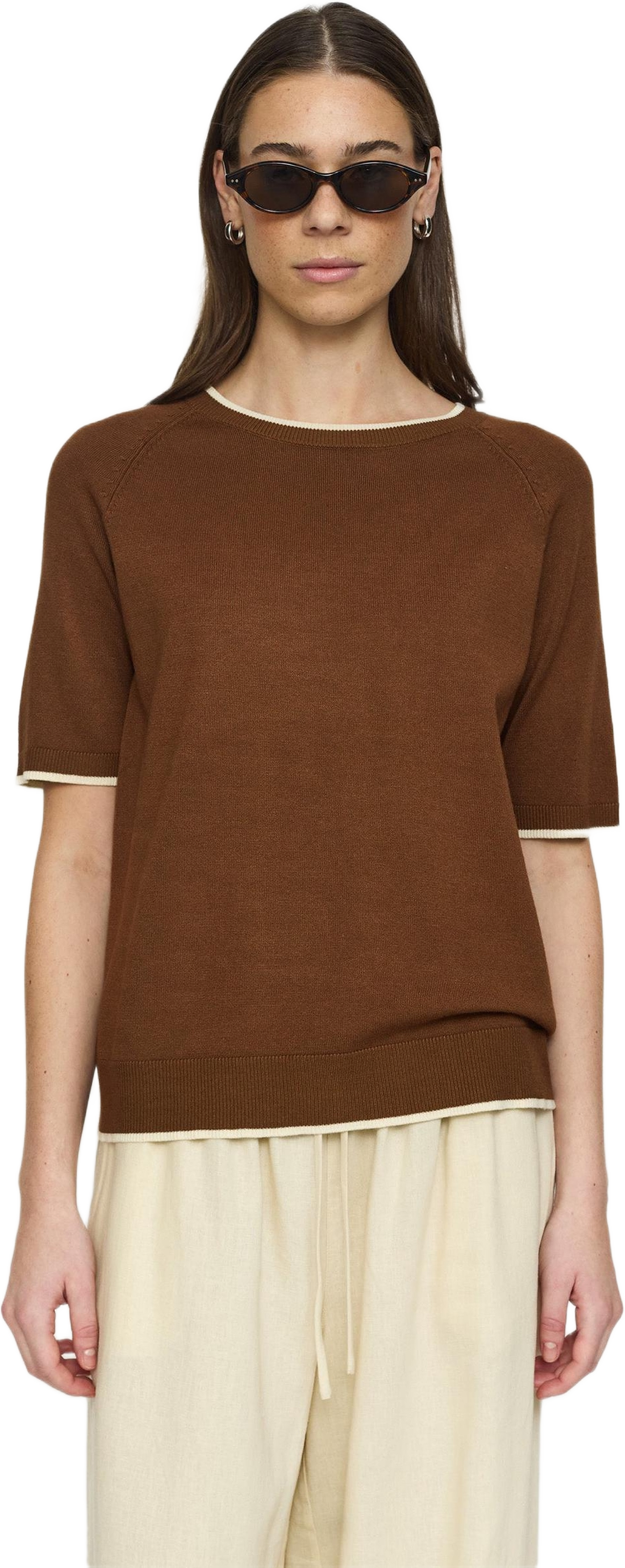 Srmarla Ss Contrast Knit - Bison, från Soft Rebels, i färgen bison.