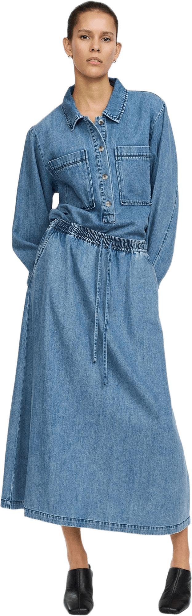 Srkeira Midi Skirt - Dark Blue Denim, från Soft Rebels, i färgen dark blue denim.