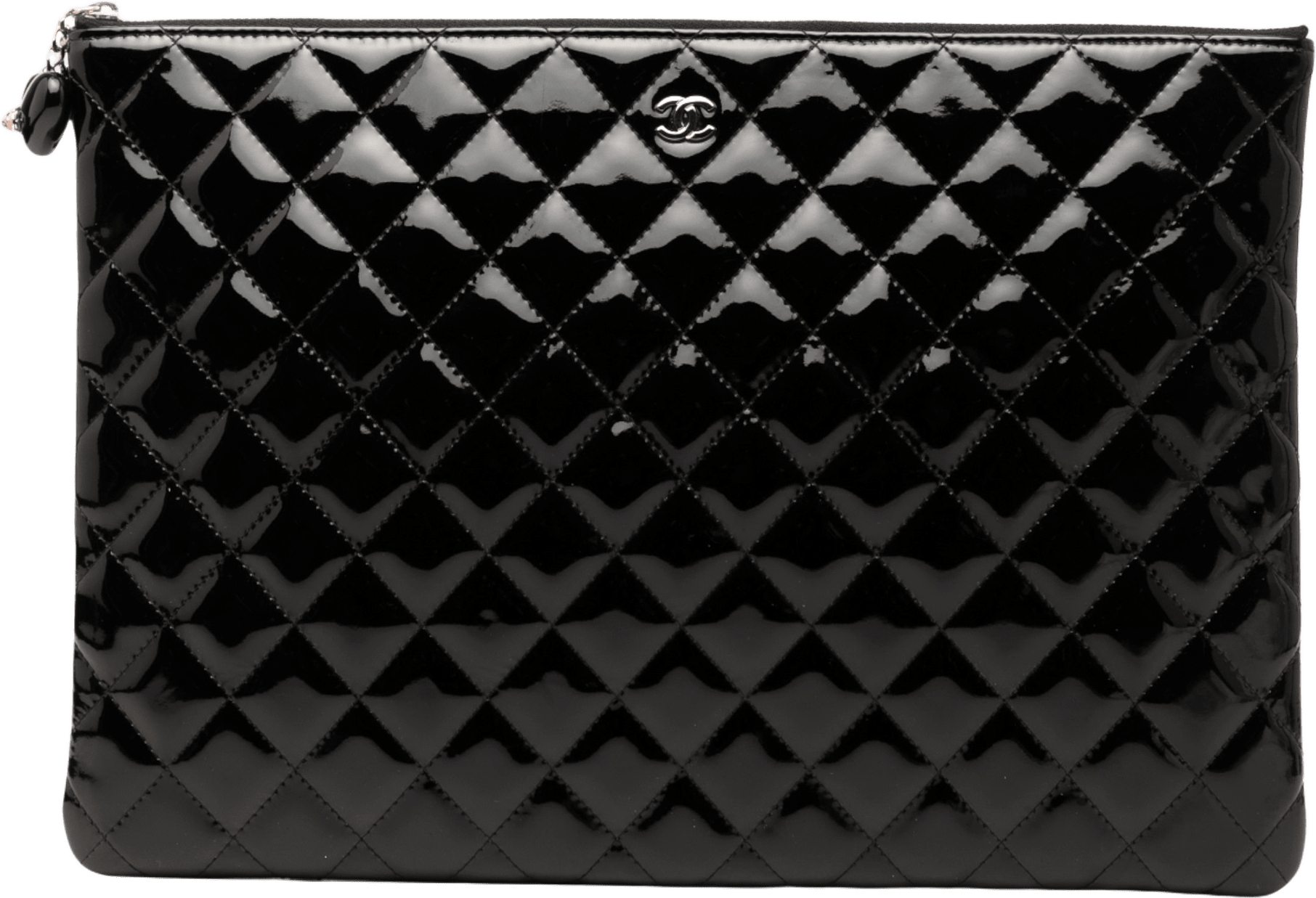 Chanel Large Quilted Patent O Case Clutch, från Luxclusif, i färgen black.