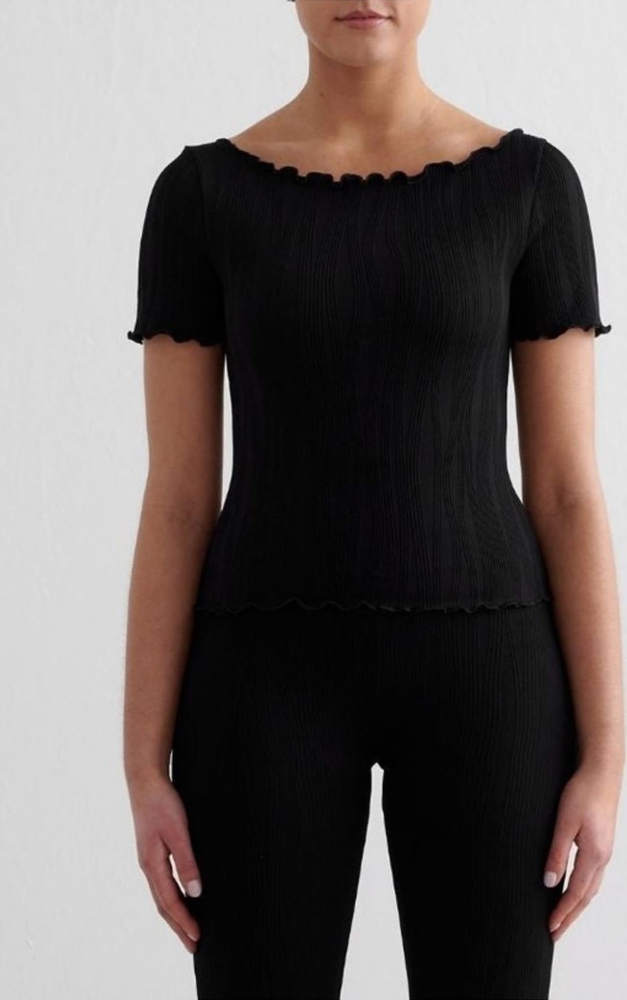 Black Tulip Short Sleeve Top