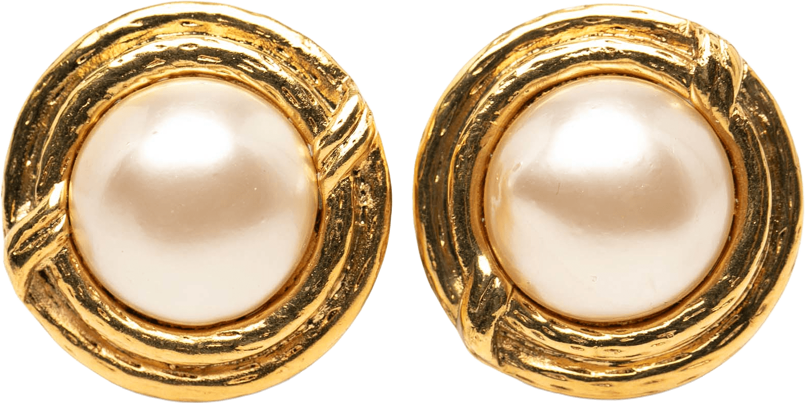 Chanel Gold Plated Faux Pearl Round Clip On Earrings, från Luxclusif, i färgen gold.