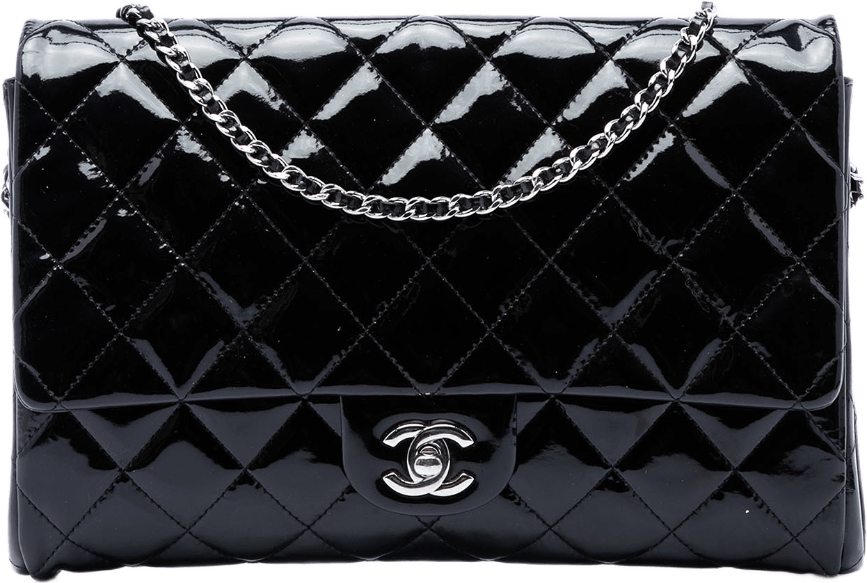 Chanel Cc Quilted Patent Flap Clutch With Chain, från Luxclusif, i färgen svart.