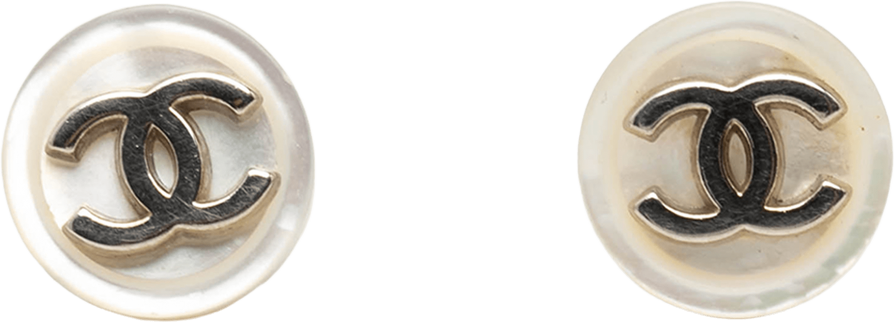Chanel Cc Brass Faux Pearl Round Push Back Earrings, från Luxclusif, i färgen silver.