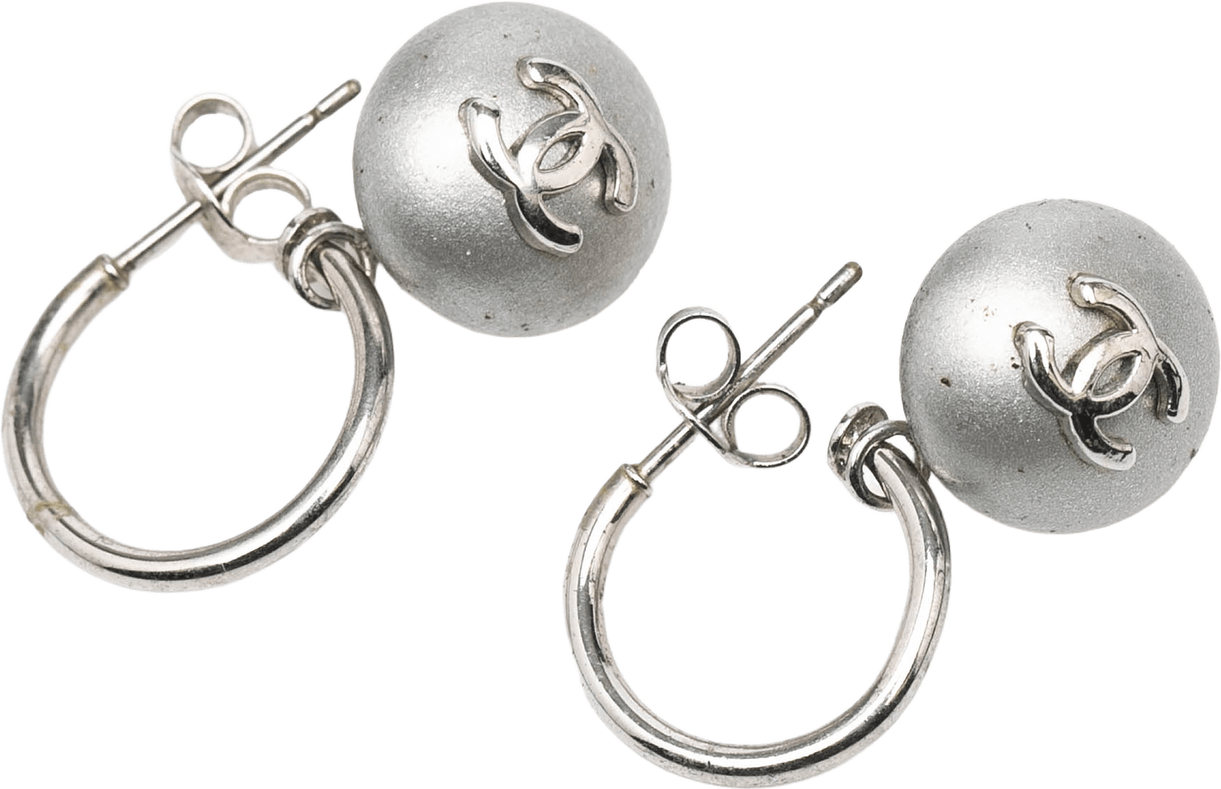 Chanel Silver Plated Hoop Drop Earrings, från Luxclusif, i färgen silver.