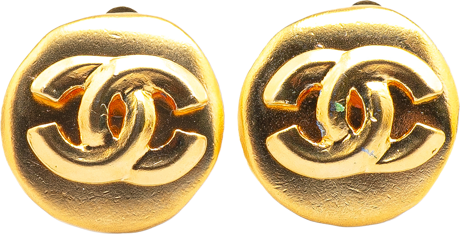 Chanel Gold Plated Cc Round Clip On Earrings, från Luxclusif, i färgen gold.