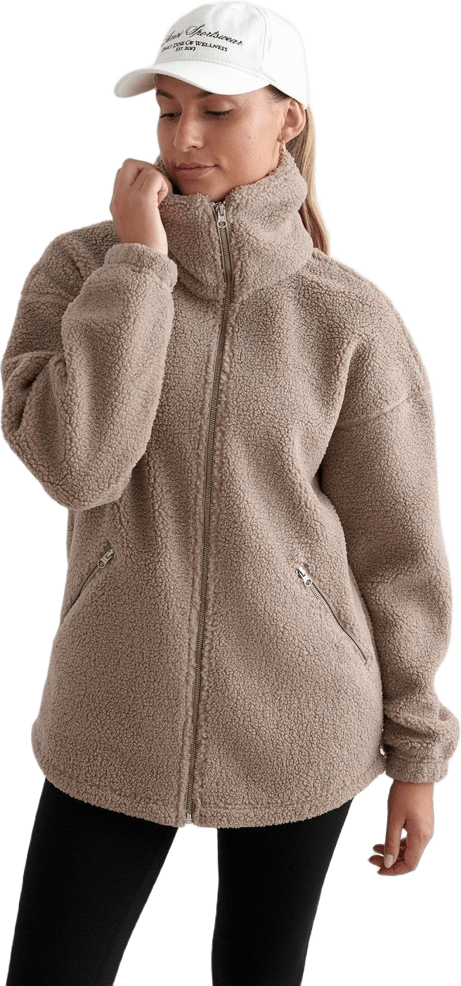 Pile Jacket, från aim'n, i färgen dark clay.