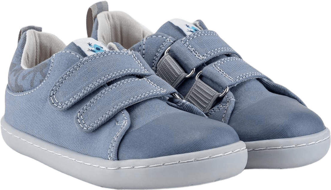 Hopfrög Canvas Play Barefoot, från Minimoca, i färgen dusty blue.