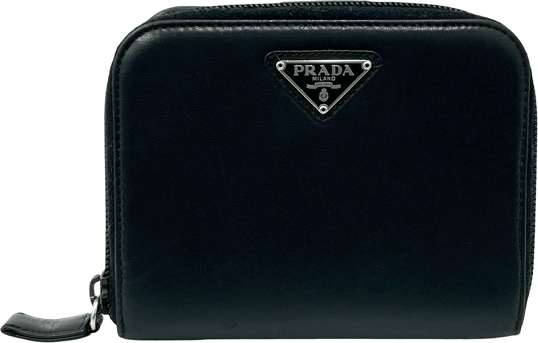 Prada Leather Bifold Small Wallet, från Luxclusif, i färgen black.