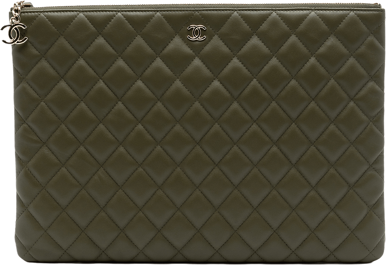 Chanel Large Quilted Lambskin Cuba La Habana O Case Clutch, från Luxclusif, i färgen olive green.