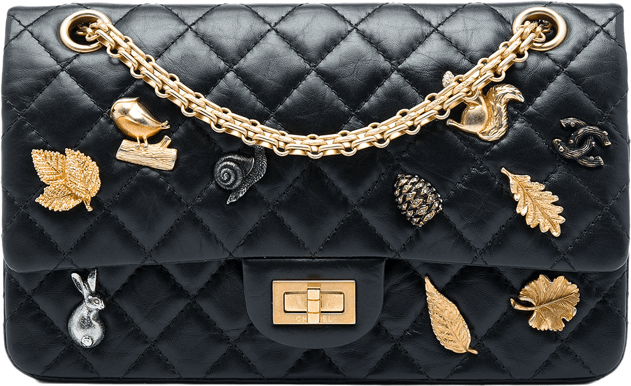 Chanel Quilted Aged Calfskin Reissue 2.55 Lucky Charms Double Flap 225, från Luxclusif, i färgen svart.