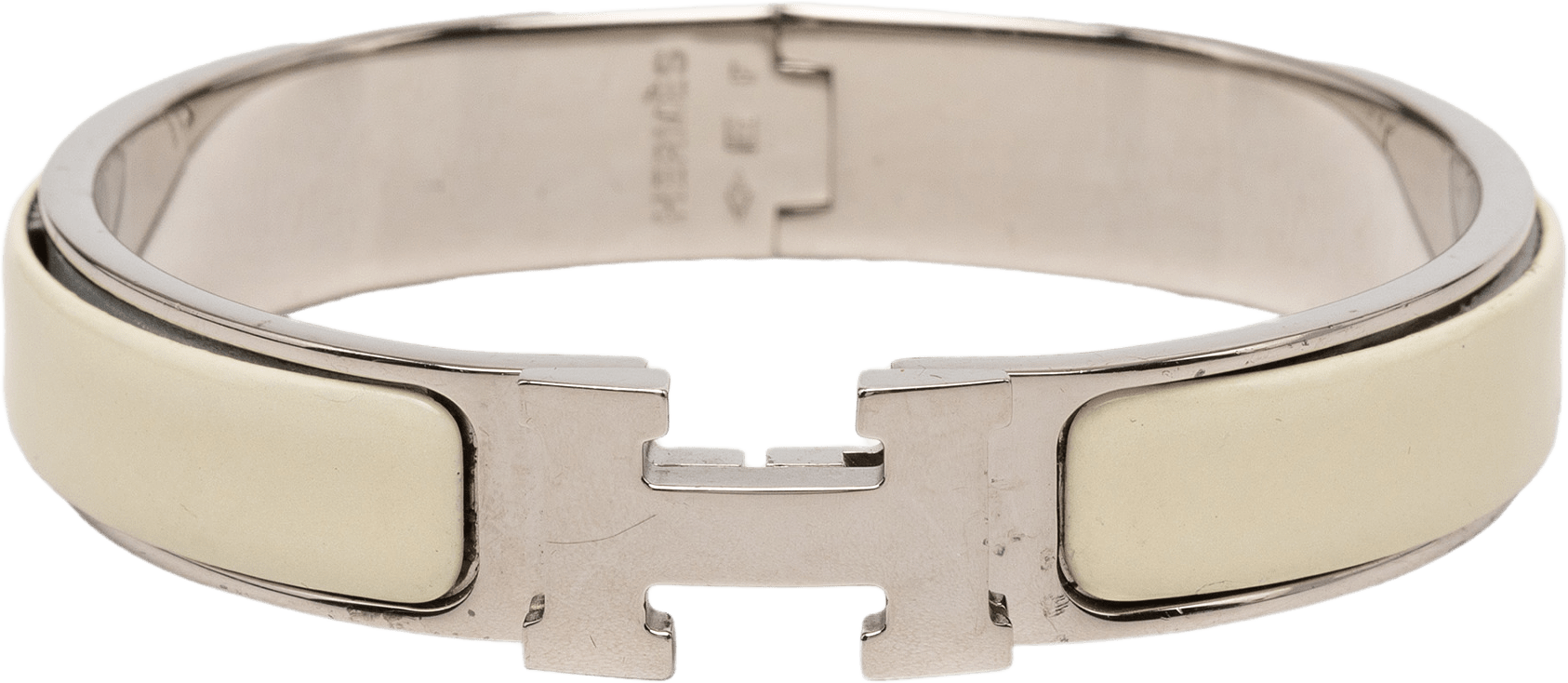 Hermès Narrow Enamel Clic H Bracelet Pm, från Luxclusif, i färgen ivory.