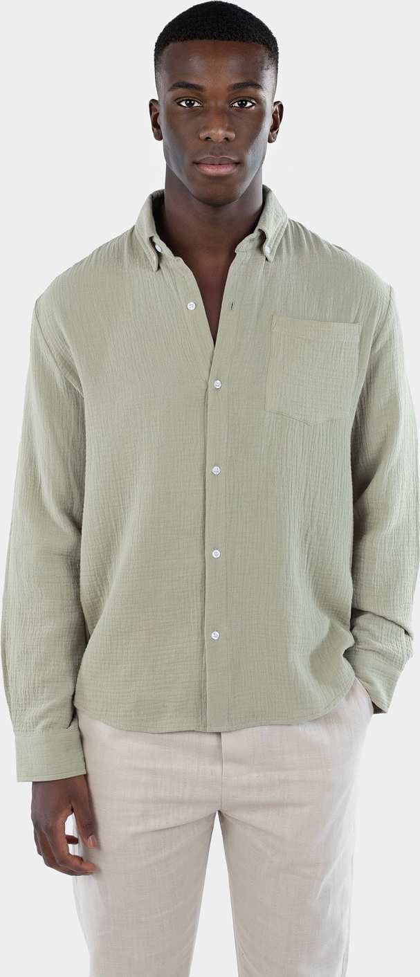 Theo Gauze Shirt, från Ciszere, i färgen green.