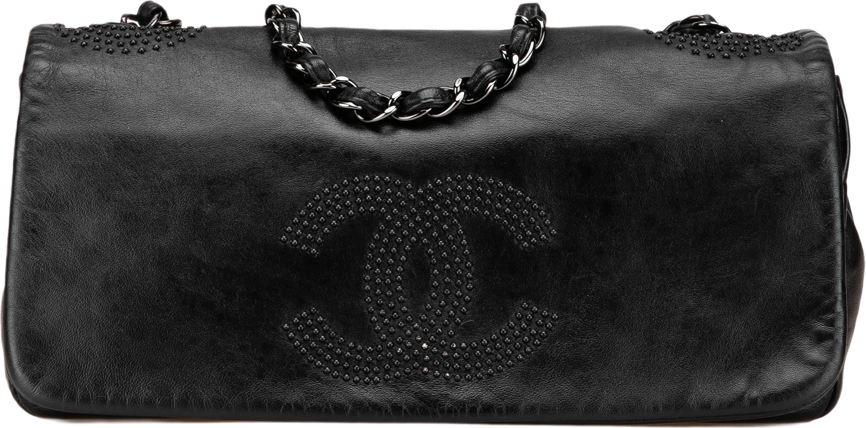 Chanel Cc Studded Lambskin East West Flap, från Luxclusif, i färgen black.