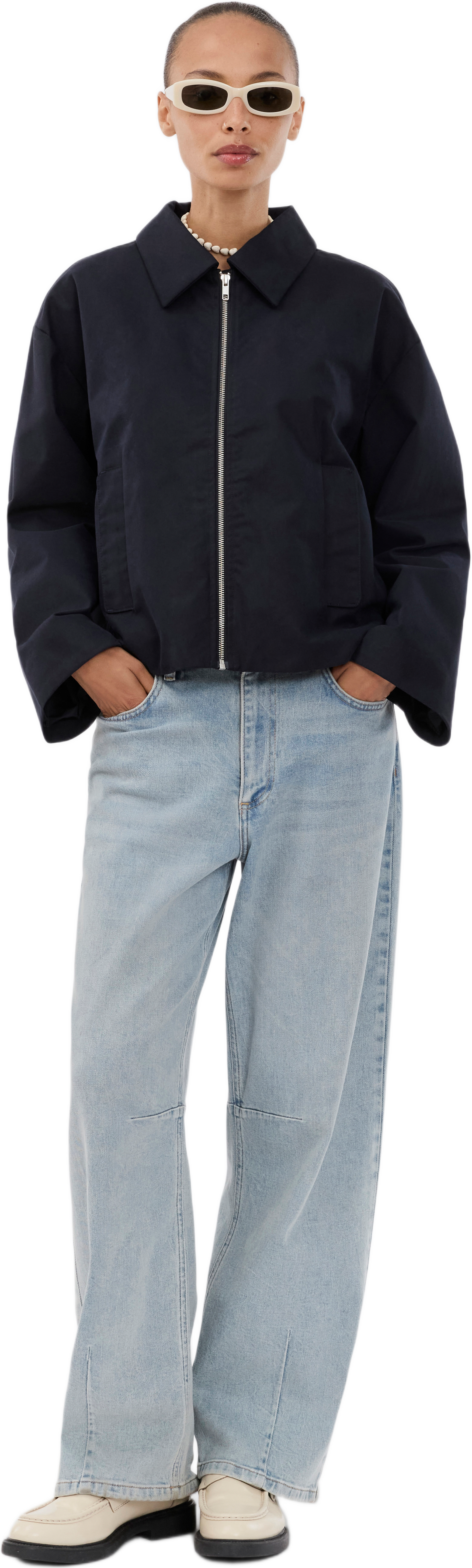 Umutmd Jacket, från Modström, i färgen navy sky.